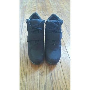 BLACK WEDGED LACED UP HEELS