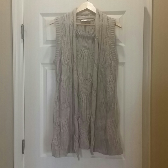 Long grey CABI sleeveless sweater
