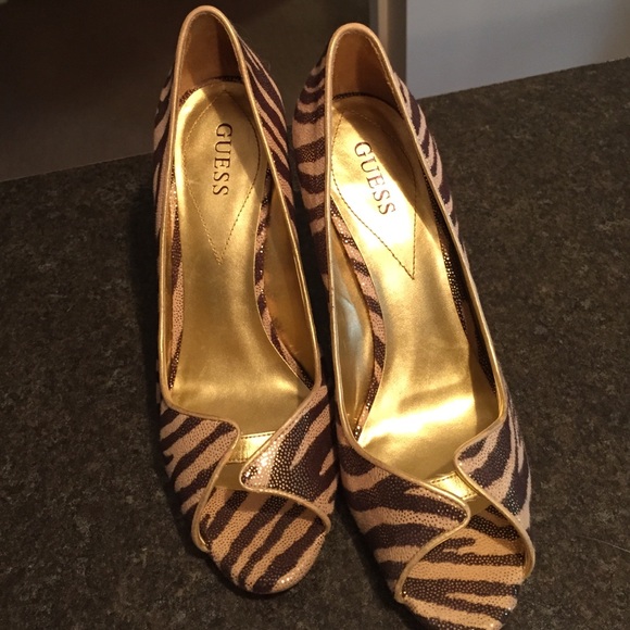 Shoes - Picture 3 of 4