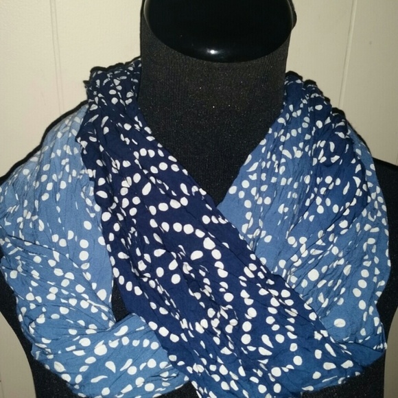 Indoor/outdoor scarf - Picture 3 of 3