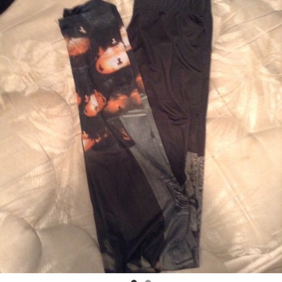 Gray printed leggings