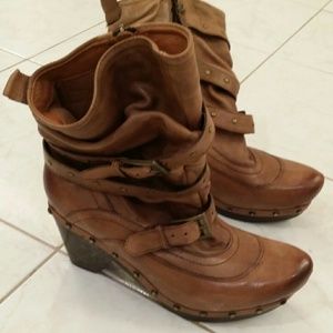 Earthies boots