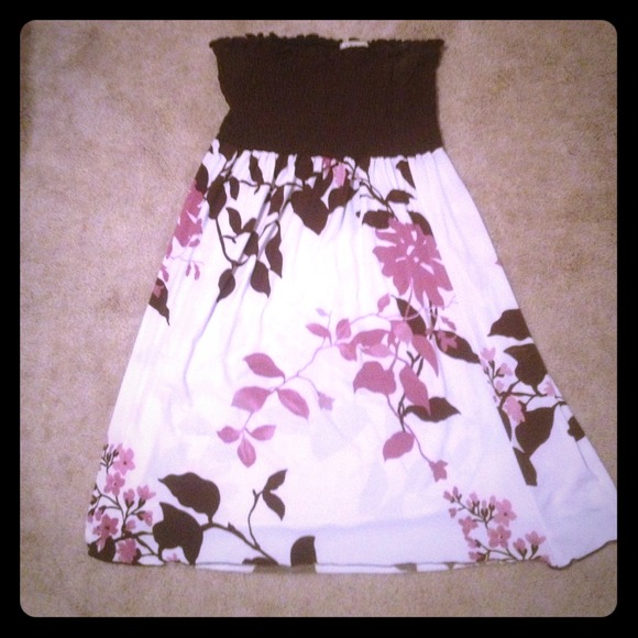 Stretch tube top dress perfect for summer.