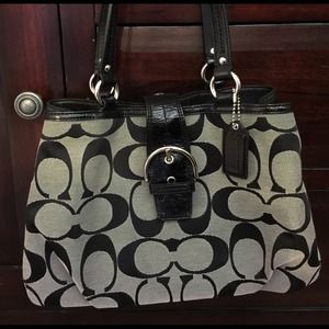Coach SOHO 24 CM Signature carryall EUC