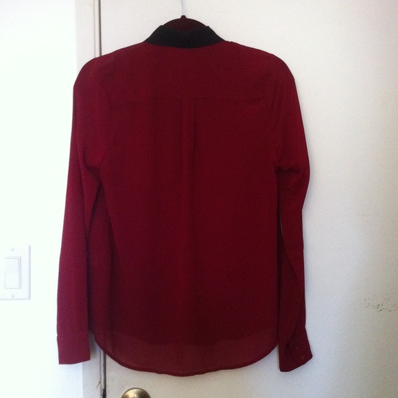 ❌SOLD❌New burgundy chiffon button up w - Picture 3 of 4