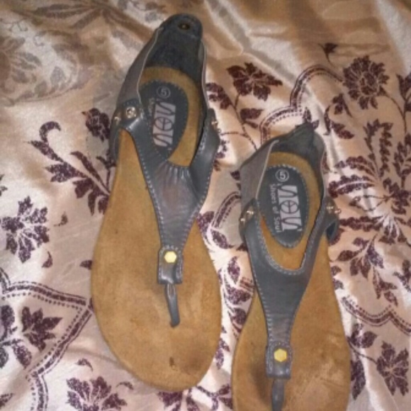 Grey sandals. Size 5