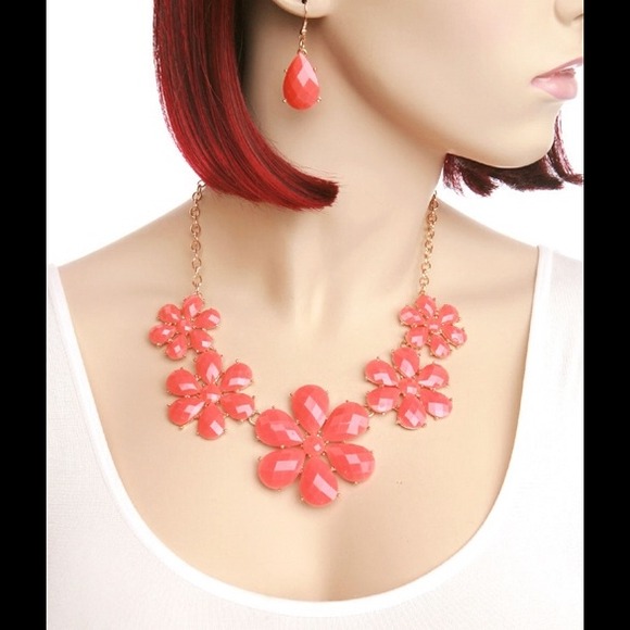 Nwt Orange Flower Necklace Set