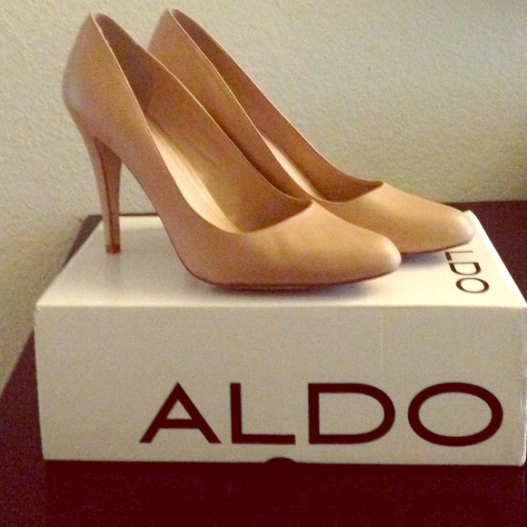 ALDO Shoes - Aldo nude leather pumps