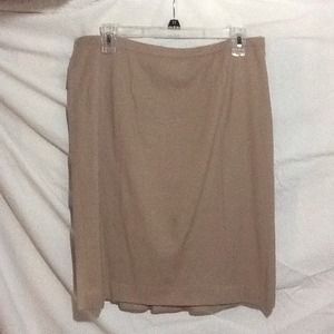 Slim pencil skirt