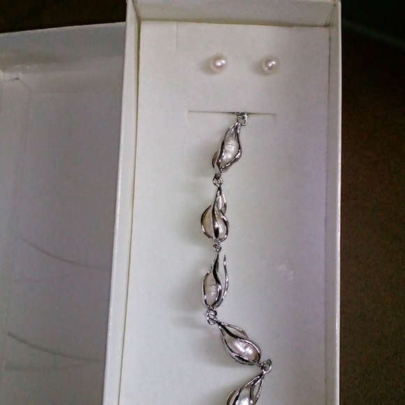 Pearl Bracelet & earrings set