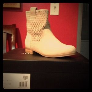 NEW Light Taupe Kaye Bootie, size 6.5