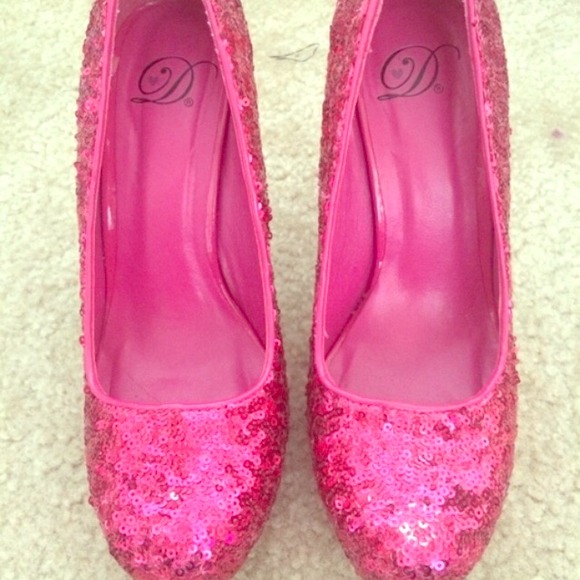 SOLD! 💖 Hot pink sequin heels