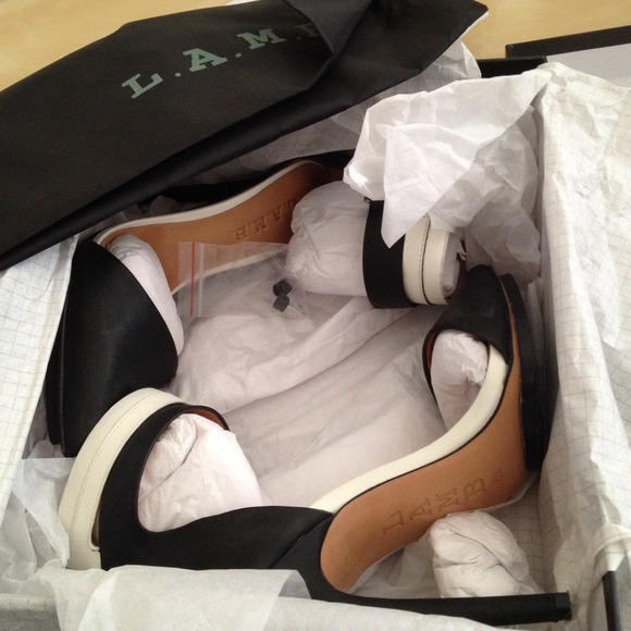 SOLD***L.A.M.B oxley pumps, black and white - Picture 4 of 4