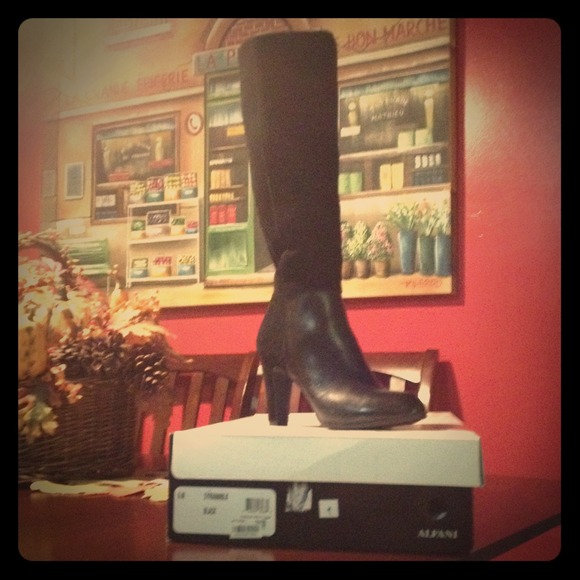 NEW Black Suede & Leather Alfani Boots, size 6