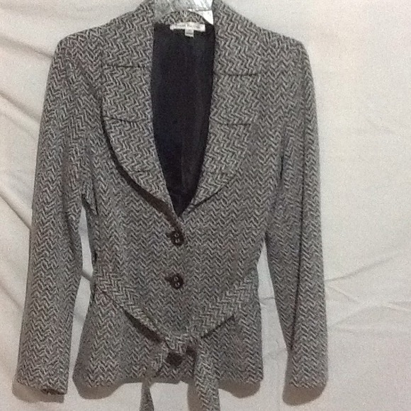 Very cute shawl collared jacket!