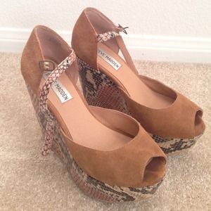 Steve Madden Wedges!