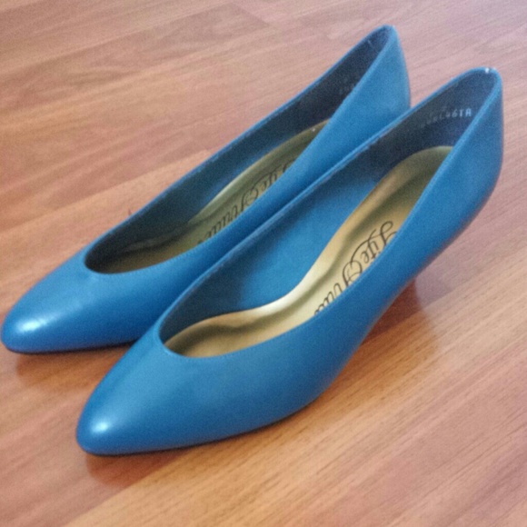 Life stride Turquoise kitten heels