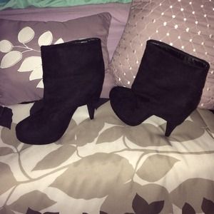 BNWOT Black Stilleto Booties