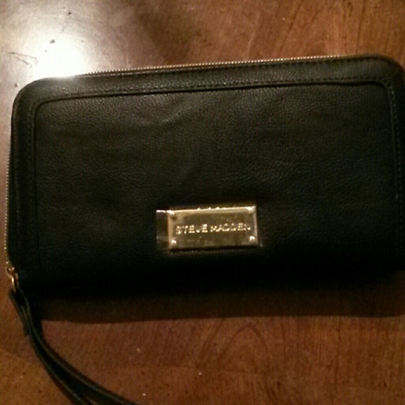 Authentic Steve Madden Black Wallet/Wrislet