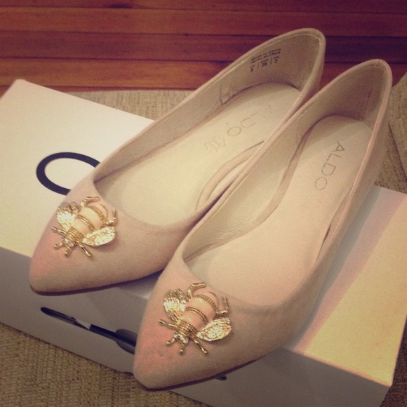 Size 5/ Euro 35. Pink leather flats. NWB