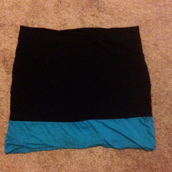 Black & blue mini skirt