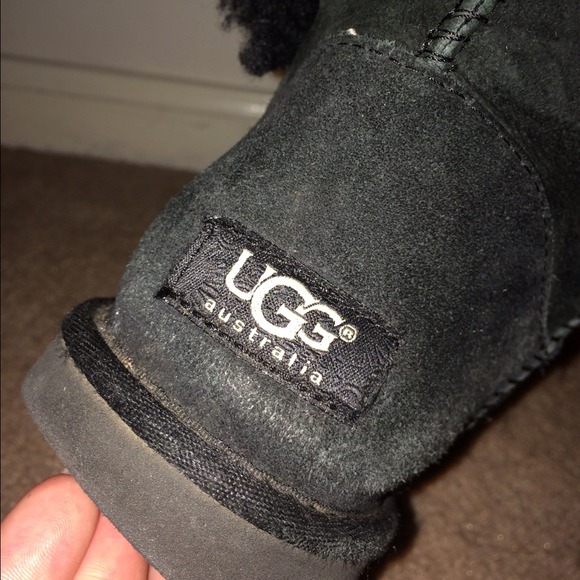 ❌❌SOLD❌❌Black Triple Bailey button Uggs - Picture 2 of 4