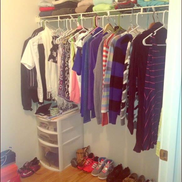 FULL CLOSET TO BE SOLD