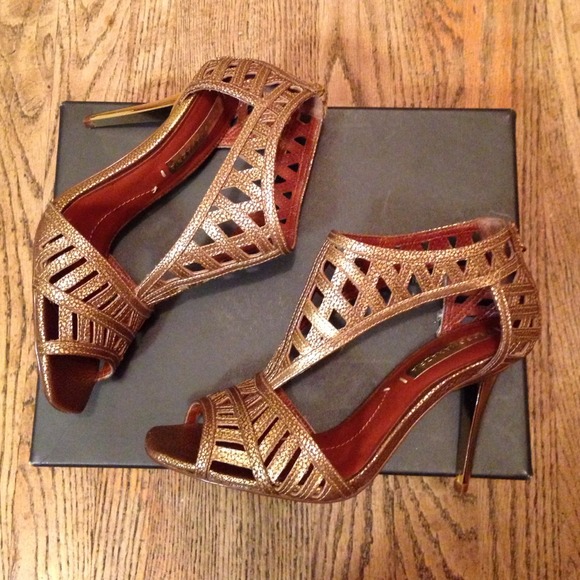 BCBGMaxAzria Open Toe Gold Pump Heels