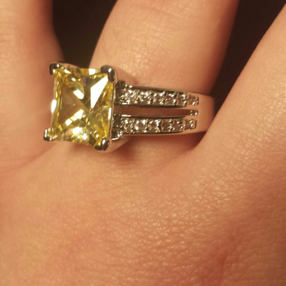 JONQUIL PRINCESS RING - Picture 2 of 3