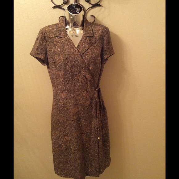 🎉SALE🎉 100% Silk Dana Buchman Wrap Dress
