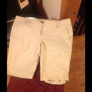 NWT Old Navy khaki shorts
