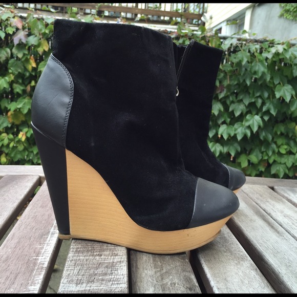 Shoe dazzle black platform boots