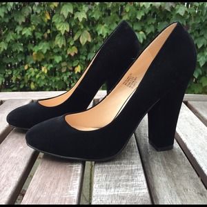 Black velvet shoes