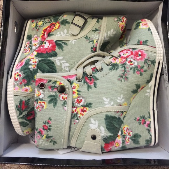 Floral wedged sneakers
