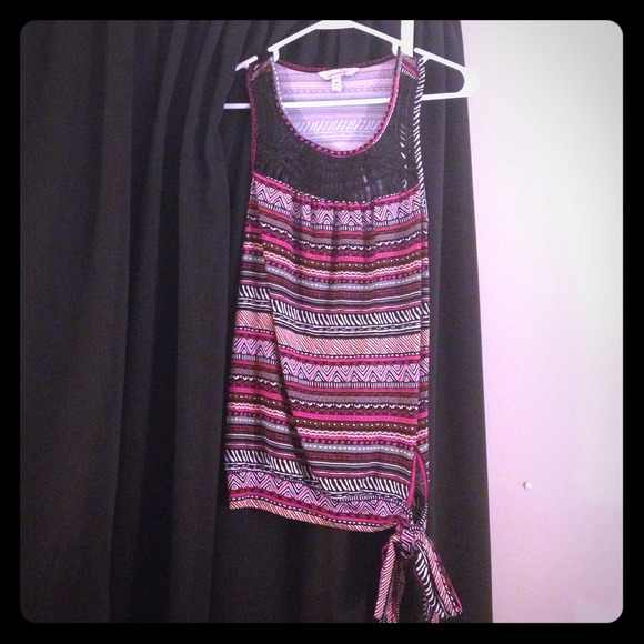 Beautiful tribal print shirt! 💖