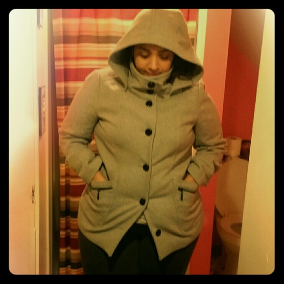 Warm and Comfy Women's Large Gray Coat!