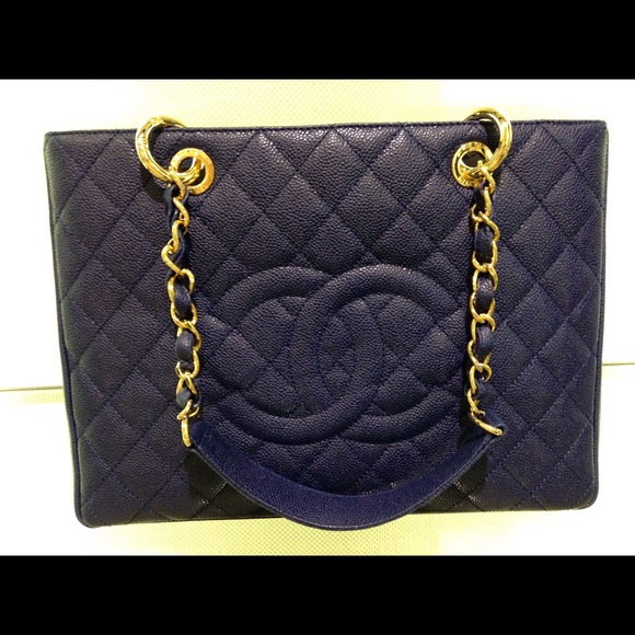 Chanel shopper tote in navy w/ gold hardware - Picture 2 of 3