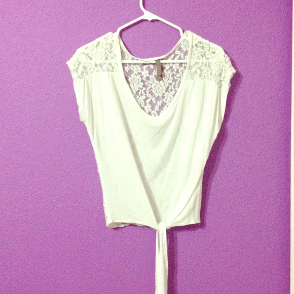 CUTE WHITE LACEY TOP
