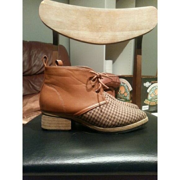 Shoes - Houndstooth Oxford Style Shoes
