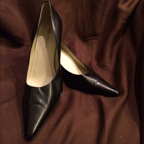 ANNE KLEIN black pumps