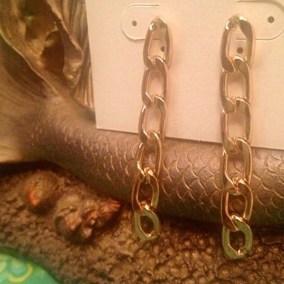 Gold Chain Linked Earrings - Picture 1 of 2