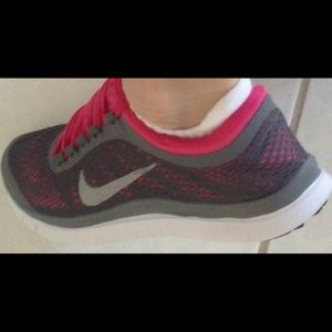 Nike Free Run V3.0 SZ 7 Grey & Pink