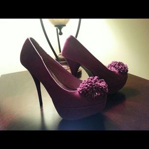 Suede platform pumps