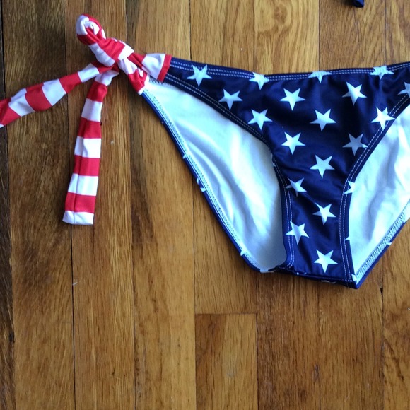 ❌SOLD❌The perfect 4th of July bikini - Picture 3 of 4