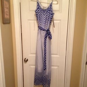 Maxi dress with straps