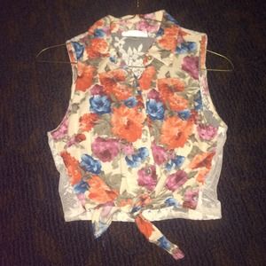 Floral belly shirt w/ lace back!