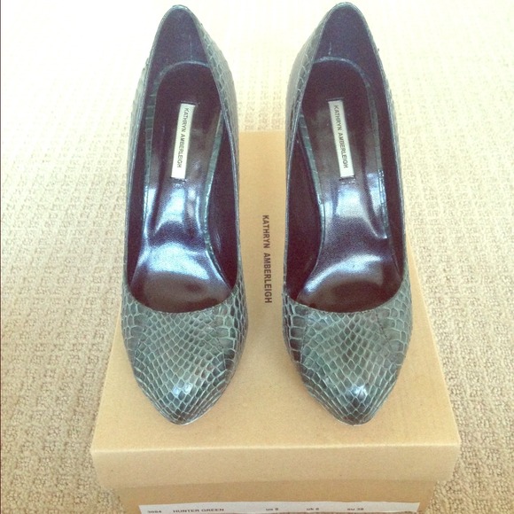 Kathryn Amberleigh Hunter Green Snakeskin Pumps