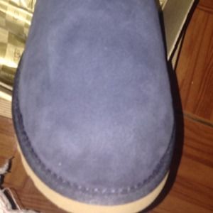 Uggs boots front view