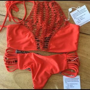 NWT Acacia Hibiscus Panama top & Pikake bottoms