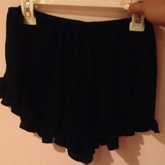 Reduced Brandy Melville black vodi shorts!